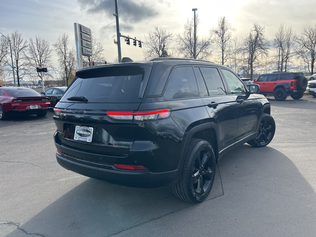 2023 Jeep Grand Cherokee Limited photo 3