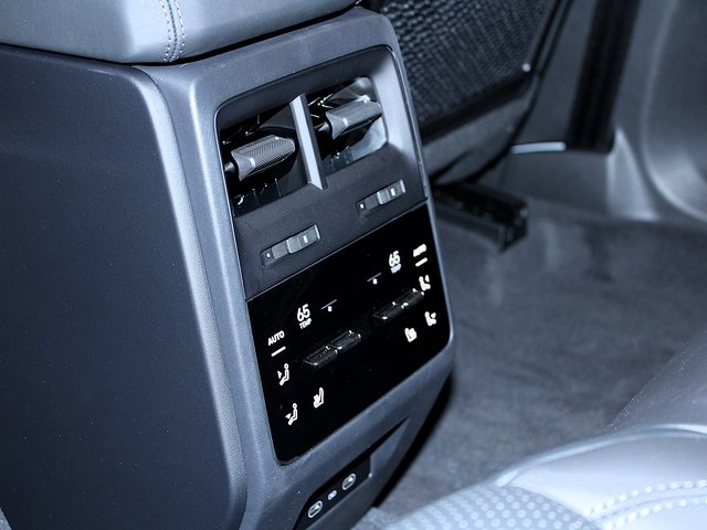 2025 Porsche Macan Electric photo 23