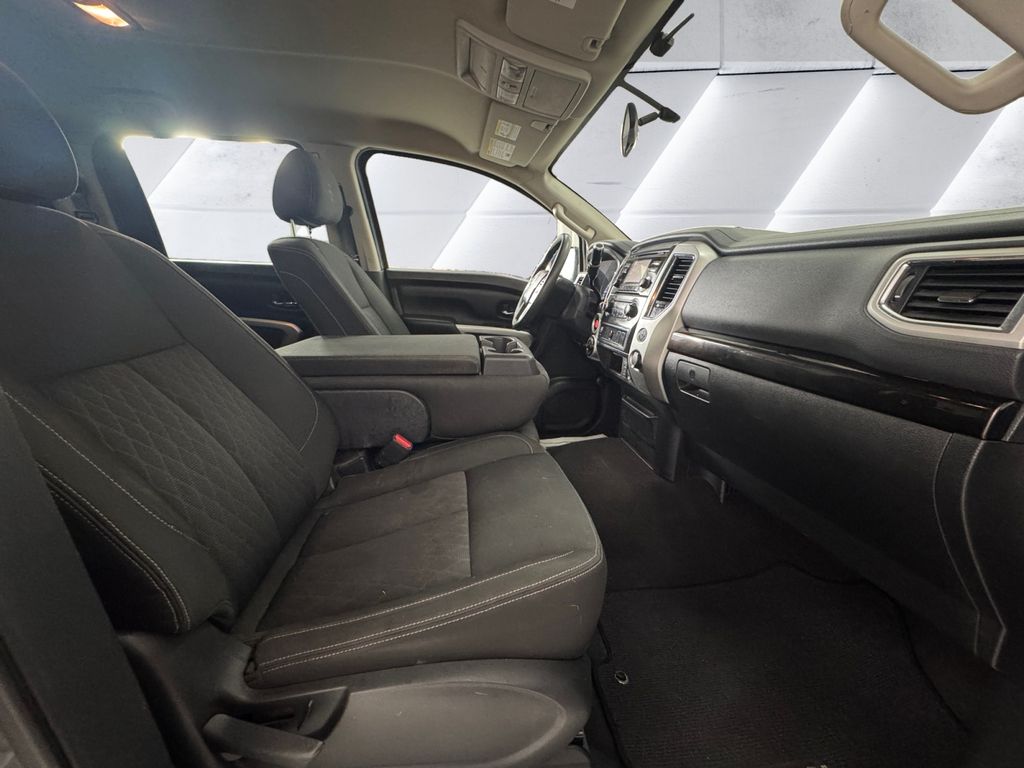 2017 Nissan Titan SV photo 12