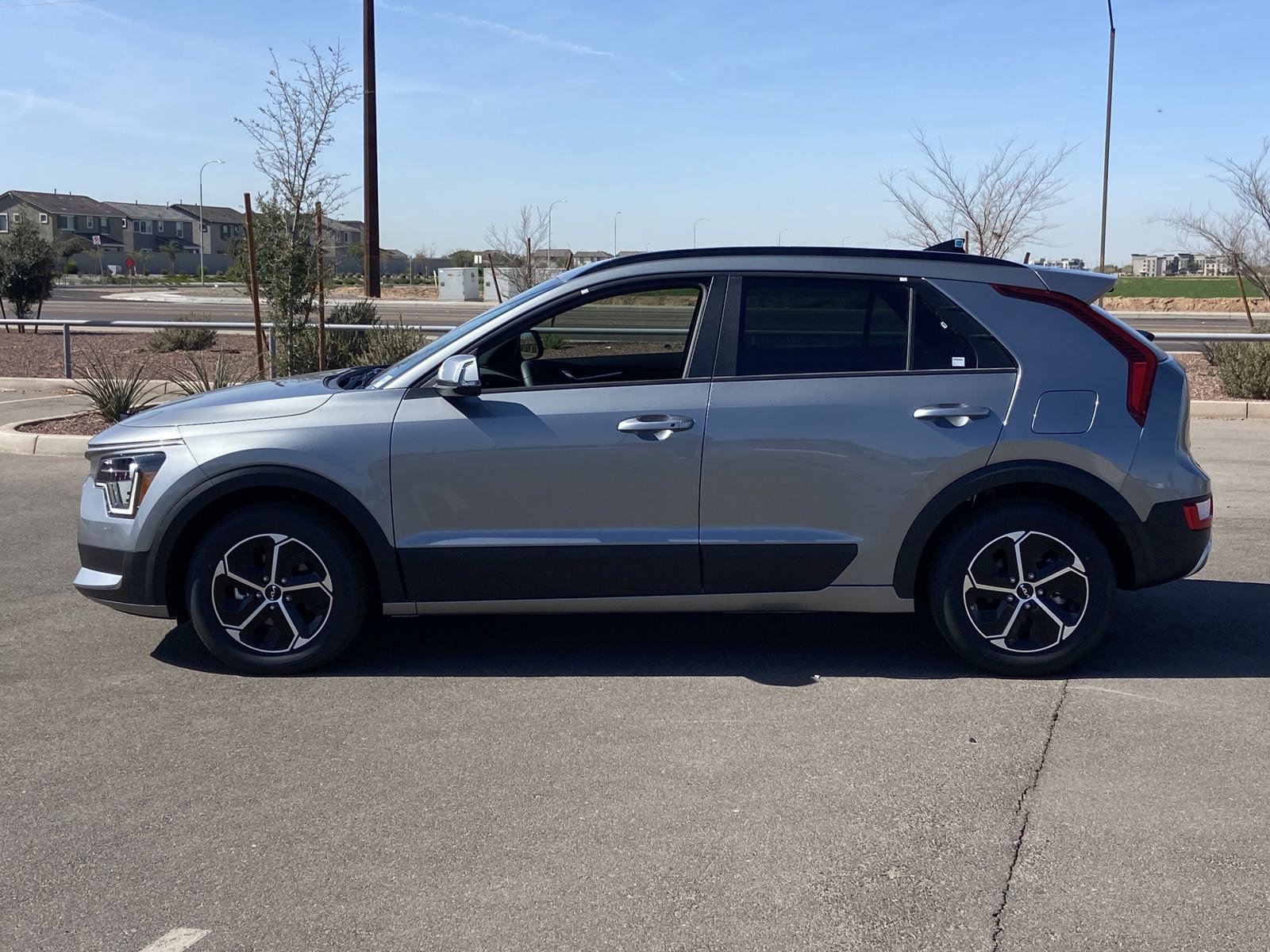 2025 Kia Niro EX photo 2