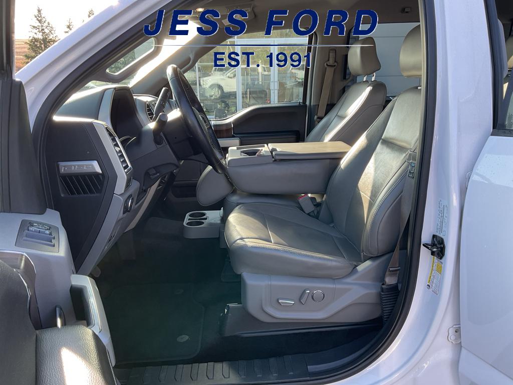 2016 Ford F-150 Lariat photo 12