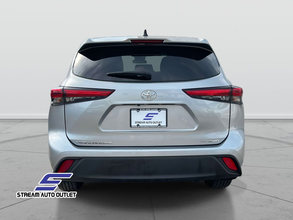2023 Toyota Highlander LE photo 6