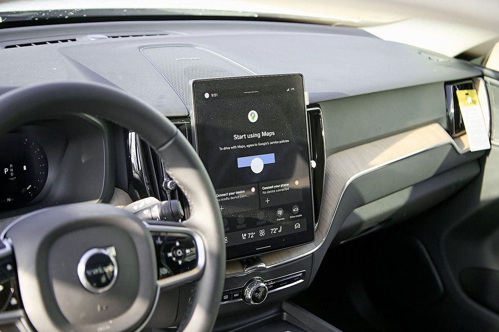 2026 VOLVO XC60 - Image 15