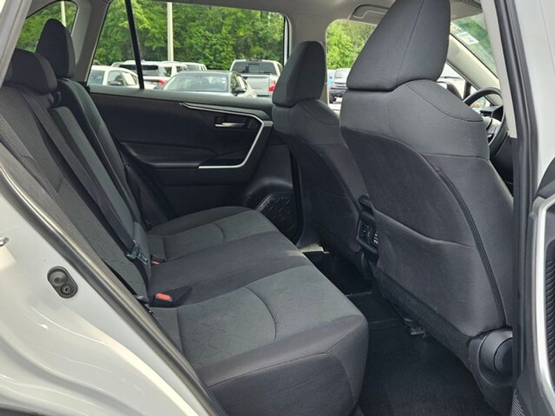 2023 Toyota RAV4 XLE photo 15