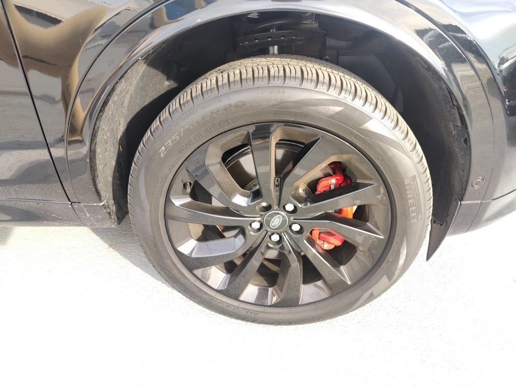 2025 Land Rover Discovery Sport S photo 3