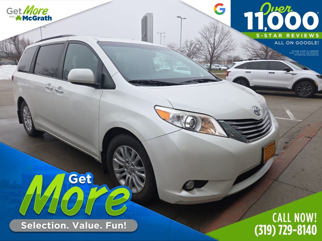 2017 Toyota Sienna XLE's photo