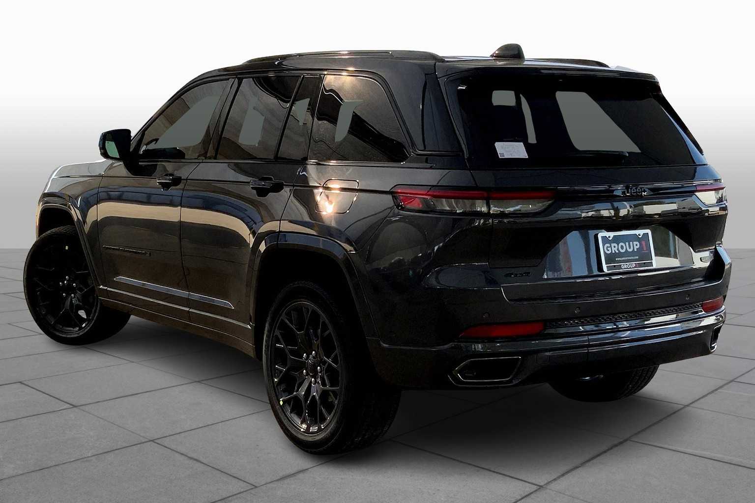 2025 Jeep Grand Cherokee Summit Reserve photo 8