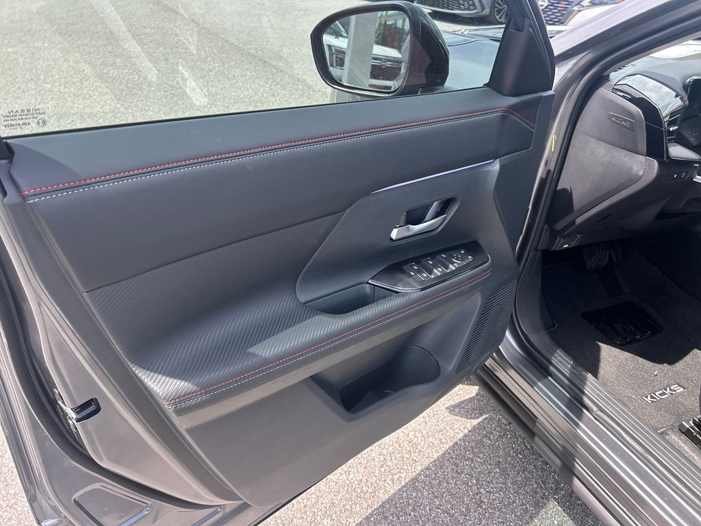 2026 Nissan Kicks SR photo 11