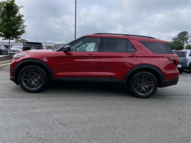 2025 Ford Explorer ST photo 6