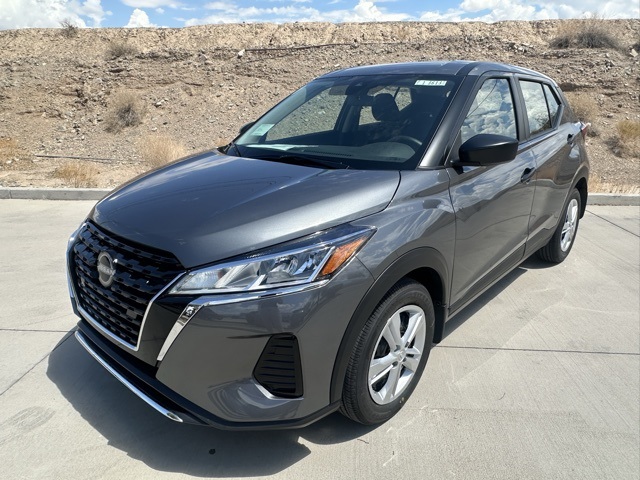 2025 Nissan KICKS PLAY Base's photo