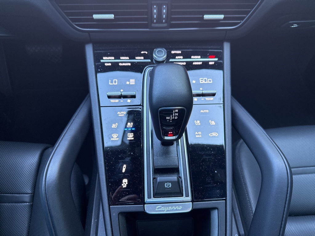 2023 Porsche Cayenne Coupe Platinum Edition photo 18
