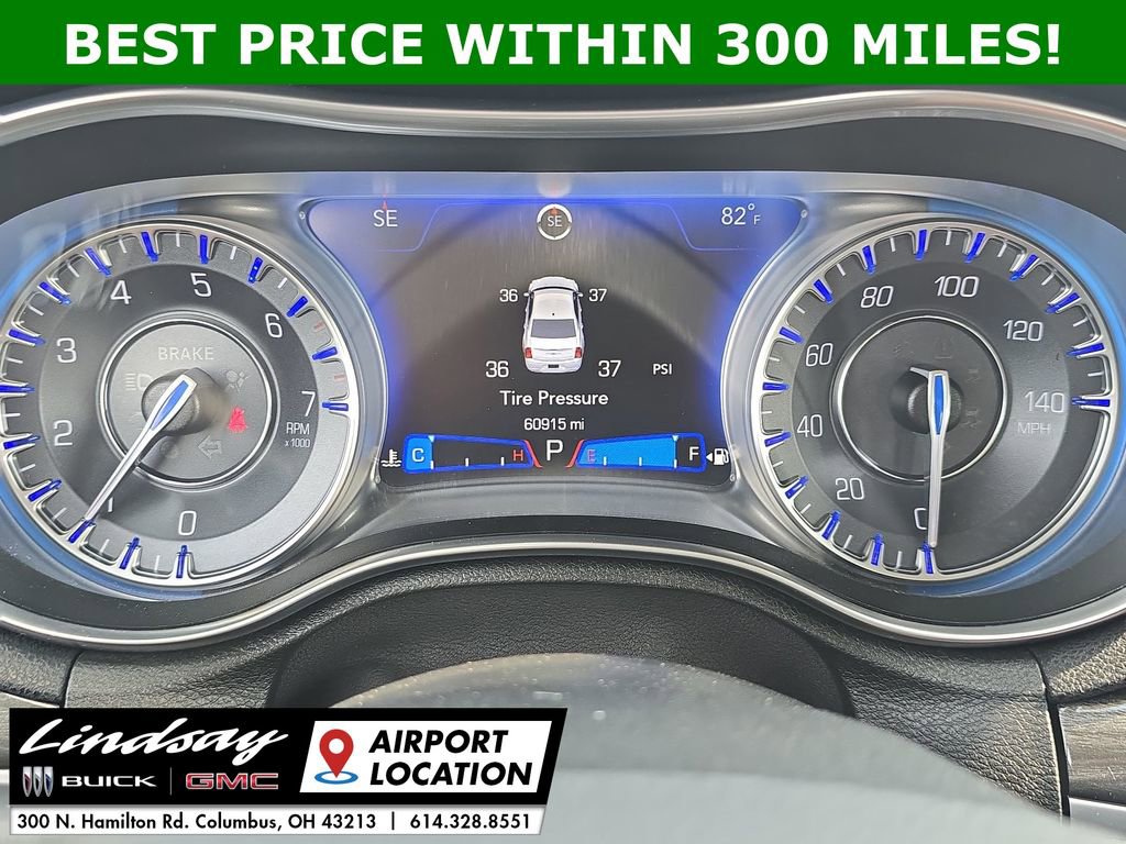 2022 Chrysler 300 Touring photo 8