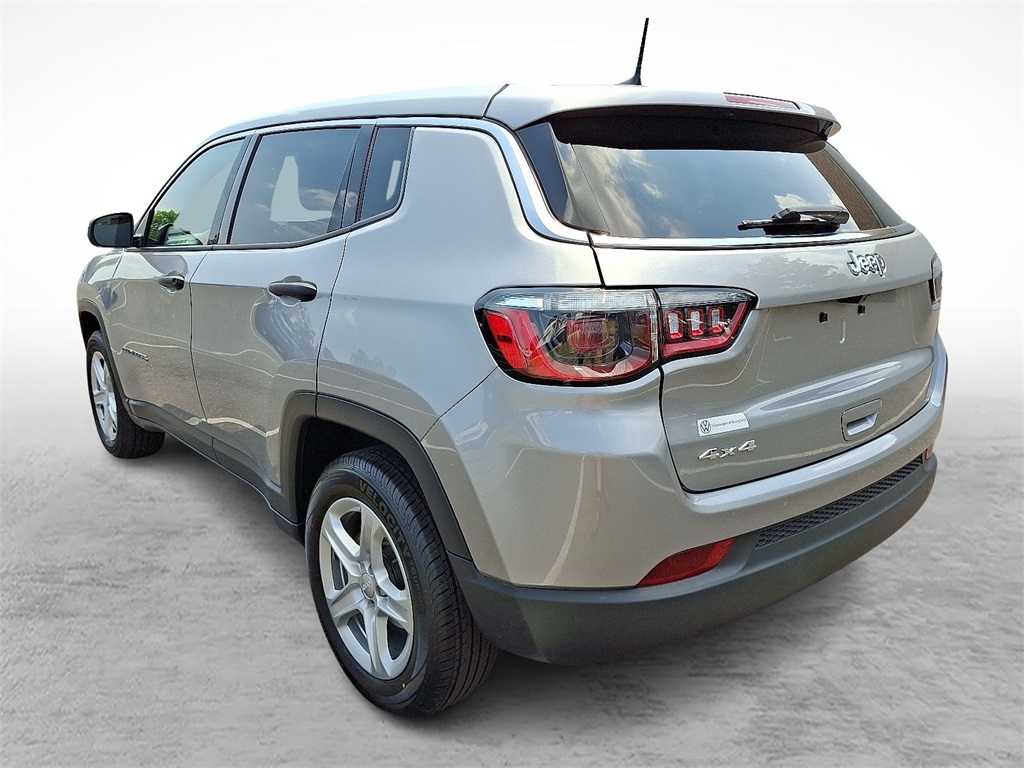2023 Jeep Compass Sport photo 4