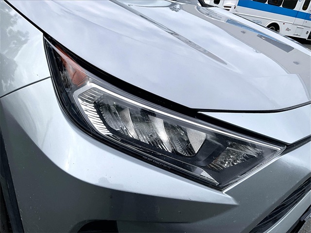 2021 Toyota RAV4 XLE photo 30