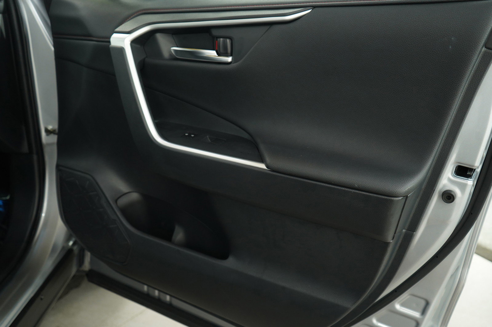 2021 Toyota RAV4 Prime XSE photo 2