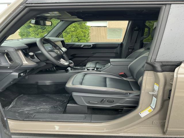 2025 Ford Bronco Outer Banks photo 10