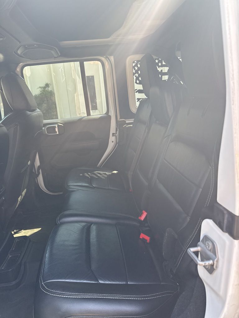 2018 Jeep Wrangler Unlimited Sahara photo 19