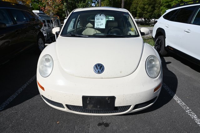 2010 Volkswagen Beetle 2.5L photo 2