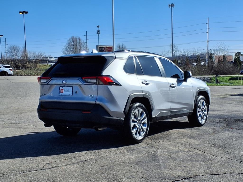 2022 Toyota RAV4 XLE Premium photo 3