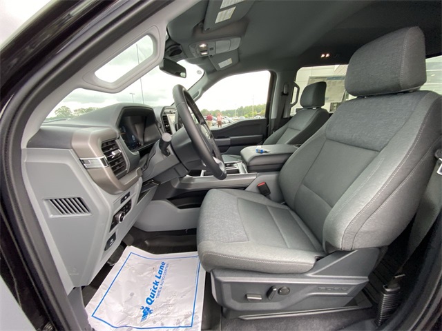 2025 Ford F-150 XLT photo 3