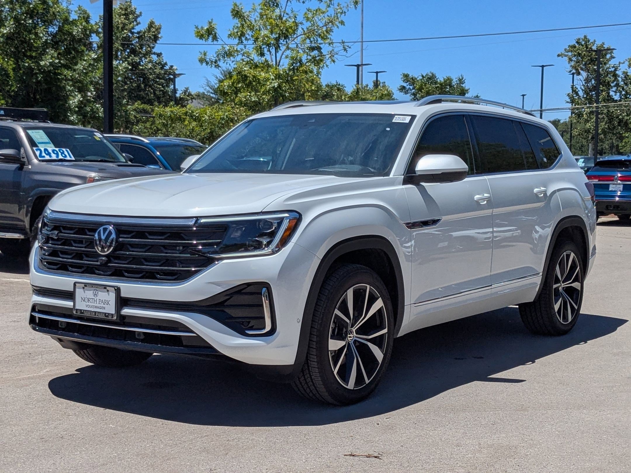 2025 Volkswagen Atlas SEL Premium R-Line photo 4
