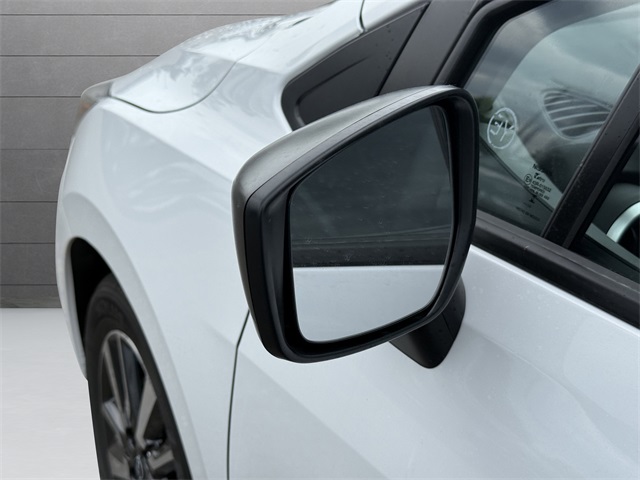 2025 Nissan Versa 1.6 S photo 9