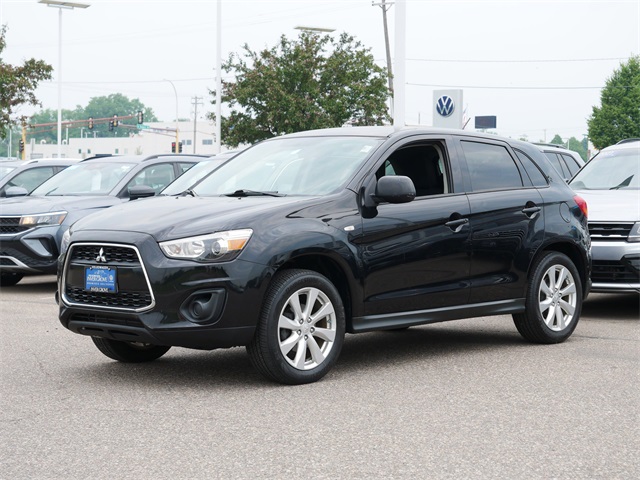 2015 Mitsubishi Outlander ES photo 2