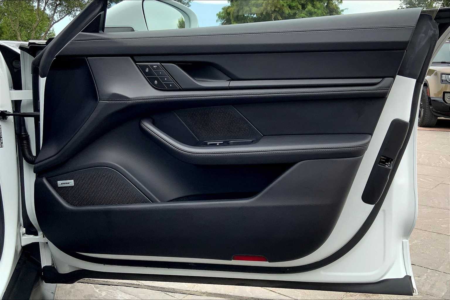 2022 Porsche Taycan GTS photo 18