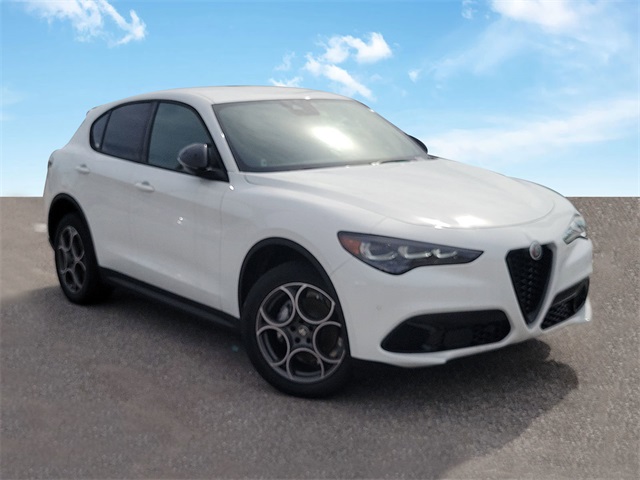2025 Alfa Romeo Stelvio Base's photo