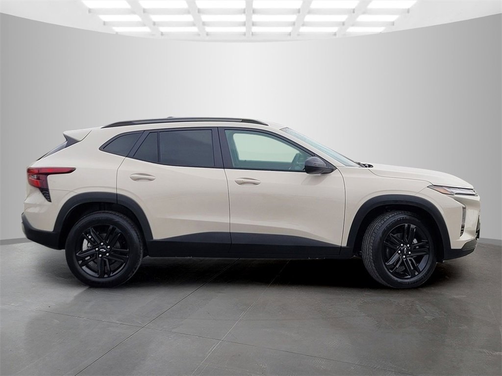 2026 Chevrolet Trax ACTIV photo 2