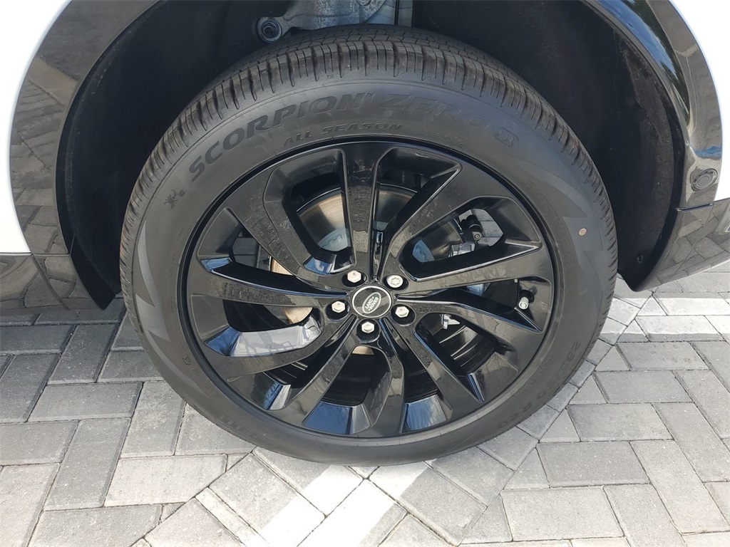 2025 Land Rover Discovery Sport SE photo 10