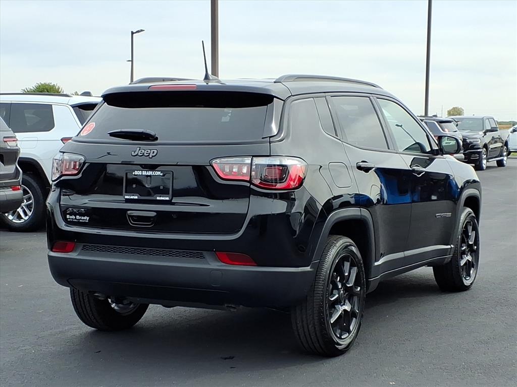 2026 Jeep Compass Latitude Altitude photo 2