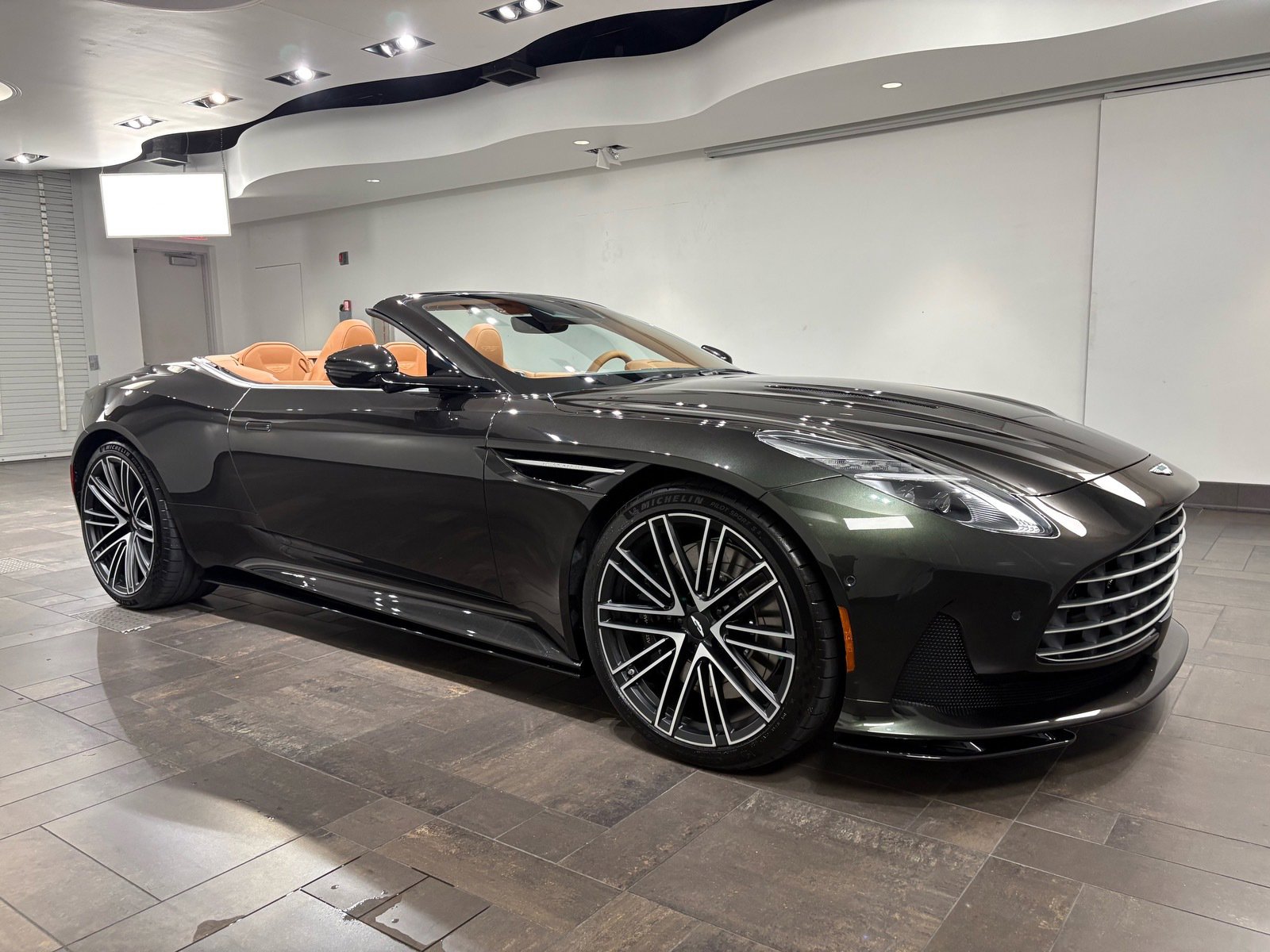 Aston Martin DB12 Volante's photo