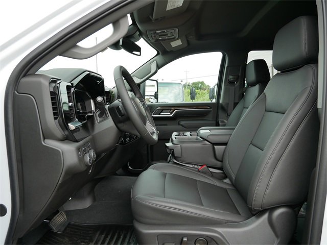 2025 Chevrolet Silverado 2500HD LT photo 4