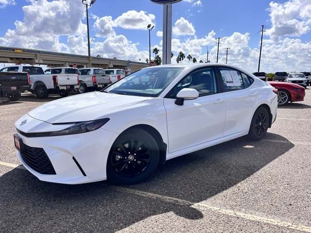 2025 Toyota Camry LE photo 3