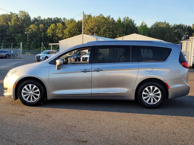 2018 Chrysler Pacifica Touring L photo 4