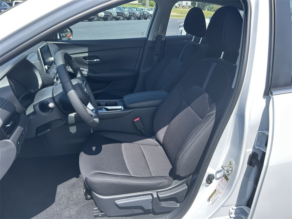 2025 Nissan Sentra SV photo 10