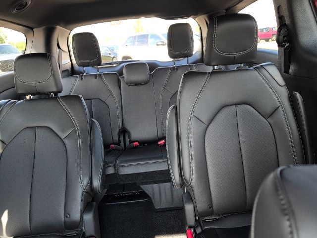 2026 Chrysler Pacifica photo 13