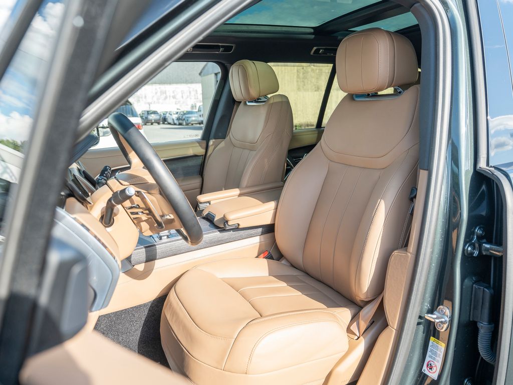 2025 Land Rover Range Rover SE photo 19