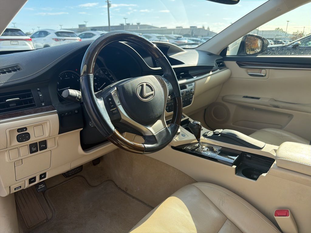 2015 Lexus ES 350 photo 2