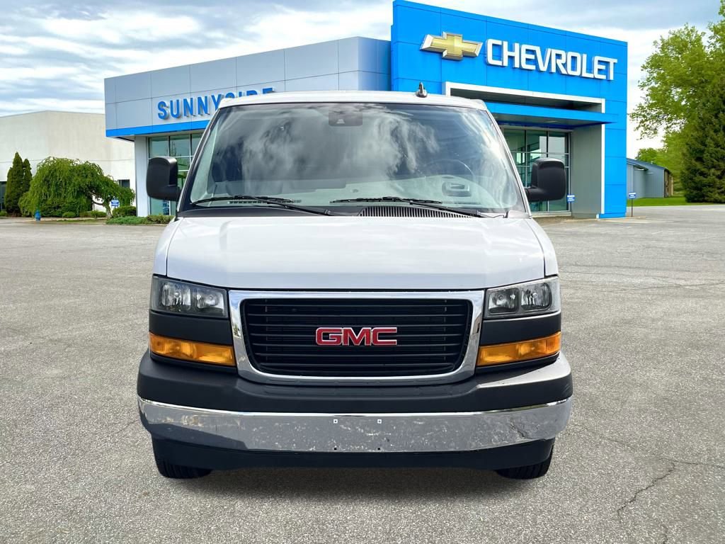 2025 Gmc Savana Passenger 3500 LT photo 2