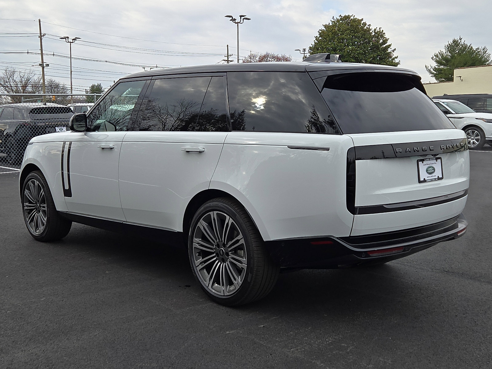 2025 Land Rover Range Rover SE photo 2