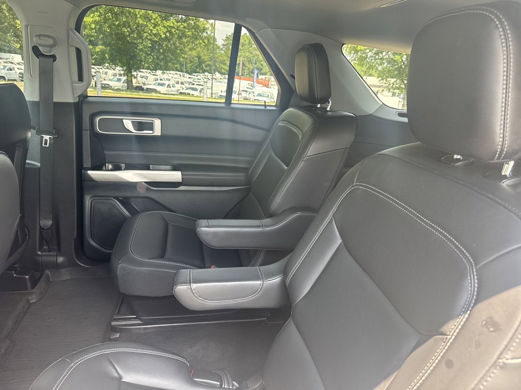 2023 Ford Explorer XLT Sport photo 4