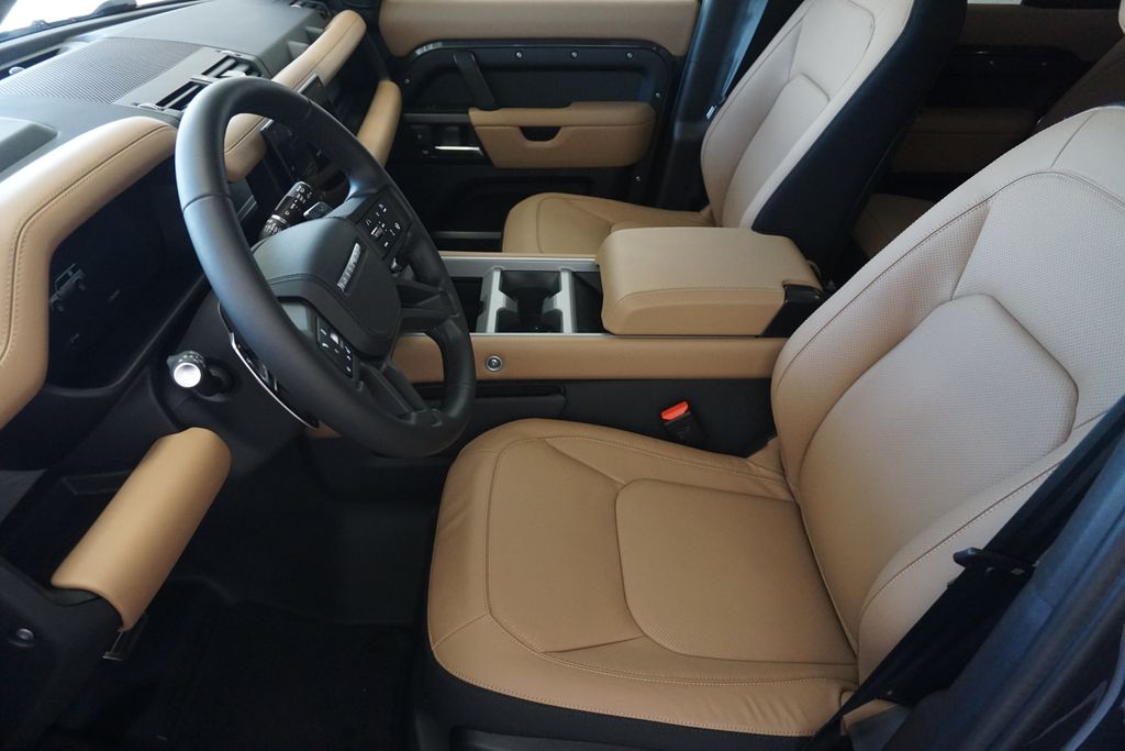 2025 Land Rover Defender 130 V8 photo 16