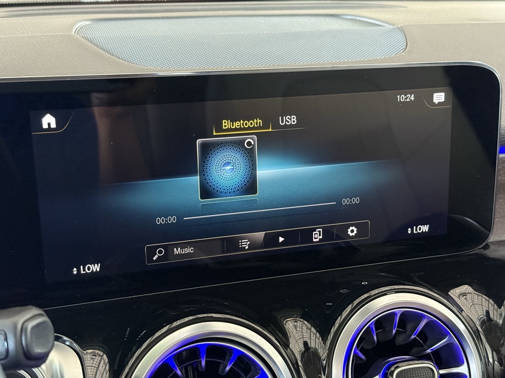 2023 Mercedes Benz GLB 250 photo 4