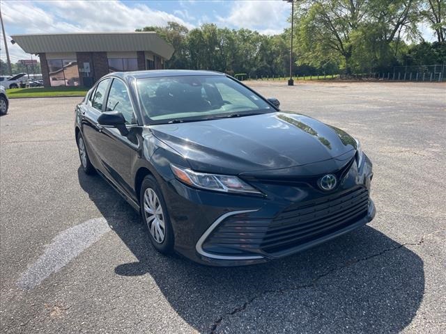 2022 Toyota Camry LE's photo