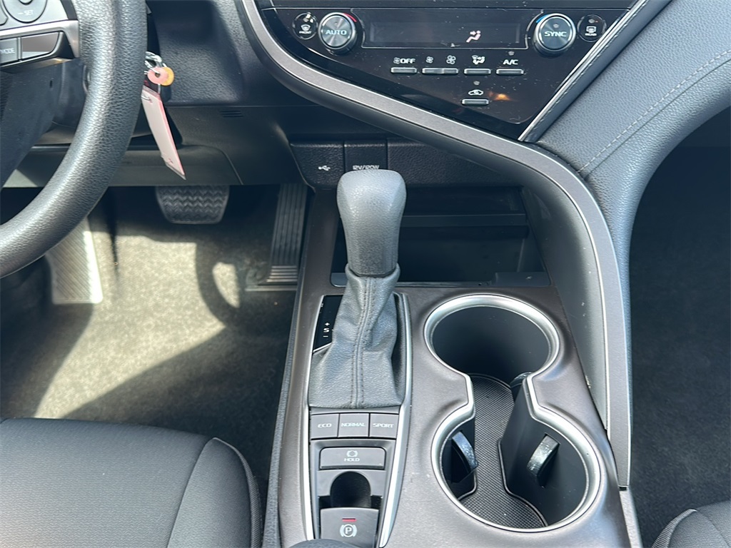 2022 Toyota Camry LE photo 15