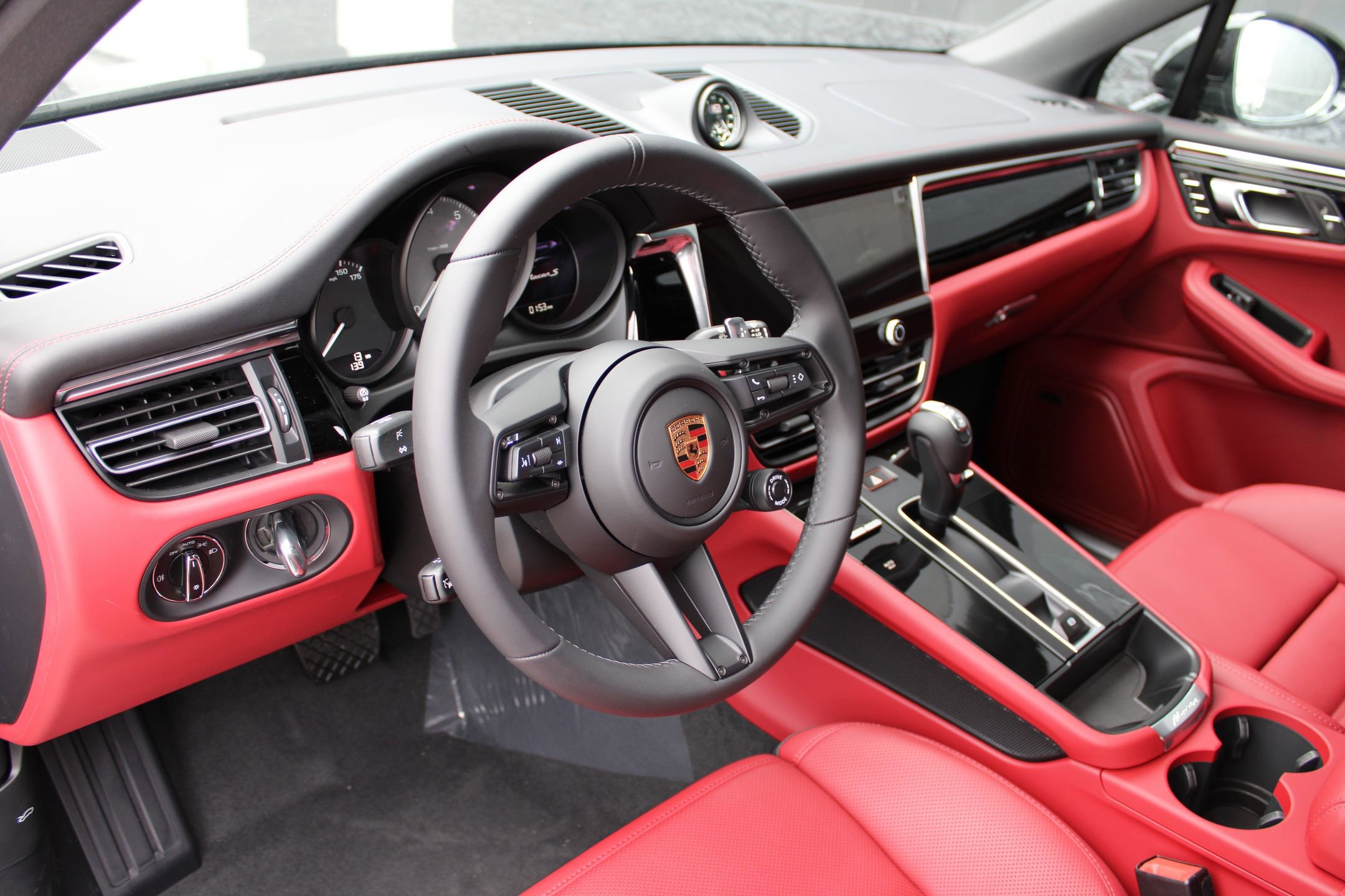 2026 Porsche Macan S photo 4