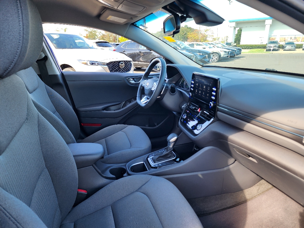 2021 Hyundai Ioniq Plug-In Hybrid SE photo 21