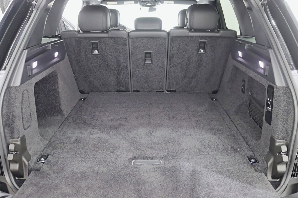 2023 Land Rover Range Rover SE photo 37